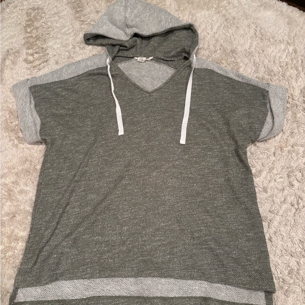 Gray/green Hooded Short Sleeve Top